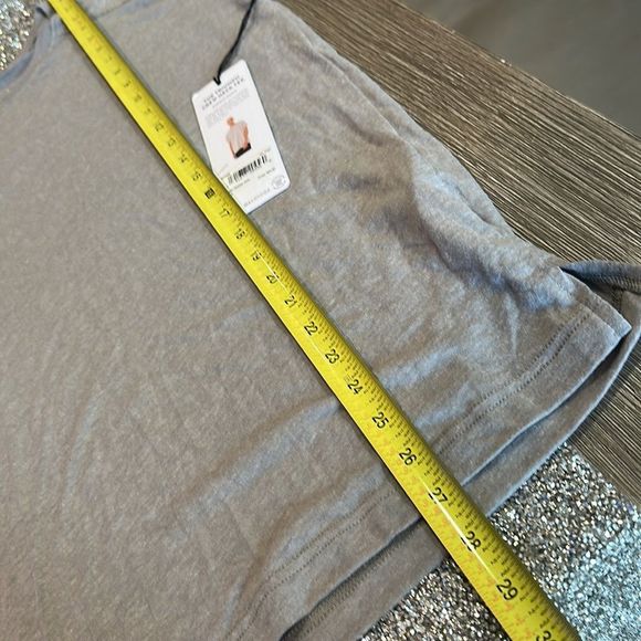 Alo Yoga Mens The Triumph Crew Neck Tee - Athletic Heather Grey Small NWT - Picture 3 of 7